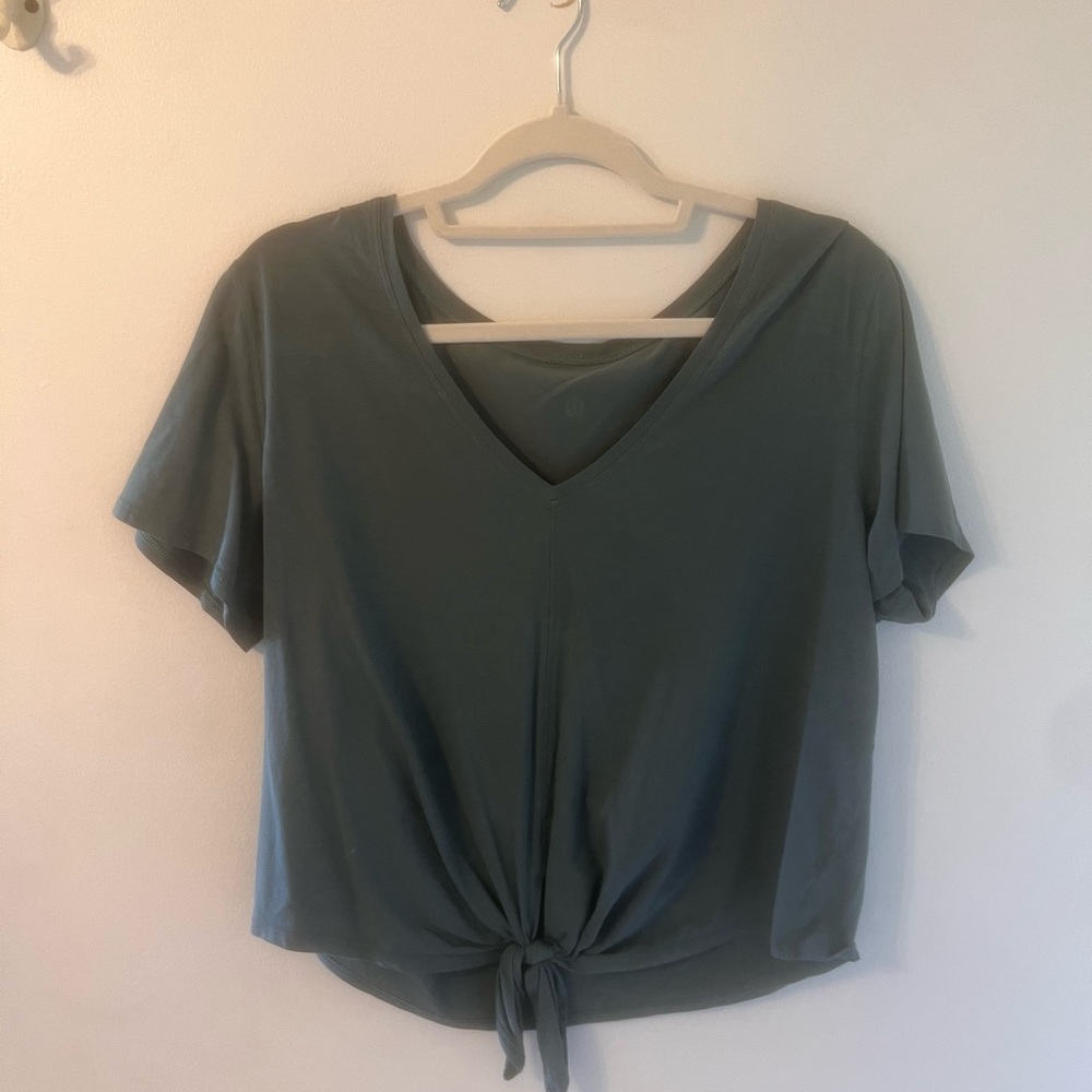 Lululemon tee